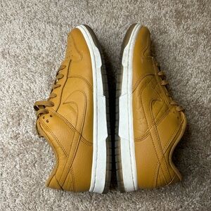 Nike Dunks Tan